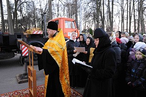 Освящение колокола на подворье Покровского женского монастыря в Троице-Лыкове