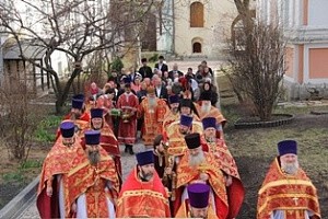 В понедельник Светлой седмицы епископ Феофилакт                                                        совершил Литургию в Андреевском монастыре