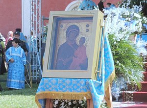 В Тихвинском Успенском монастыре состоялось празднование 10-летия возвращения чудотворной Тихвинской иконы Божией Матери