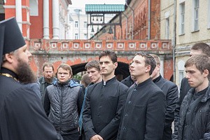 Первокурсники Московской духовной академии посетили Высоко-Петровский монастырь