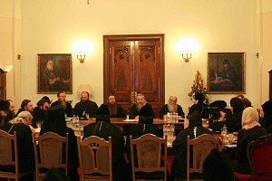 На московском подворье Троице-Сергиевой Лавры состоялось совещание игуменов и игумений ставропигиальных монастырей