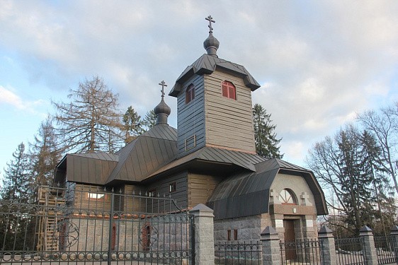 Свято-Троицкое Линтульское подворье Константино-Еленинского женского монастыря  в поселке Огоньки
