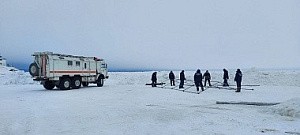 Братия Посольского Спасо-Преображенского монастыря Улан-Удэнской епархии начала изготавливать иордань на озере Байкал