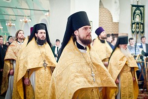 Братия и гости Высоко-Петровской обители поздравили наместника с 15-летием служения в священном сане