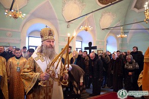 Архиепископ Феогност возглавил в Высоко-Петровском монастыре  престольный праздник и крестный ход