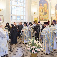 Митрополит Санкт-Петербургский Варсонофий совершил Литургию во Введенском храме Новодевичьего монастыря