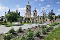 Художники-реставраторы Новоспасского монастыря Москвы проводят экскурсии по реставрируемым объектам обители 