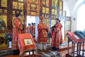 Митрополит Александр возглавил престольный праздник в Карачевском Воскресенском монастыре Брянской епархии