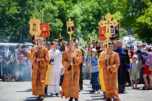   XV Молодежный крестный ход, посвященный святым равноапостольным Кириллу и Мефодию, поднялся к Успенскому Второафонскому Бештаугорскому монастырю 