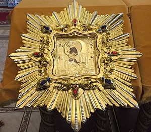 Монастырю на Ганиной Яме преподнесли в дар список с иконы Божией Матери «Почаевская»