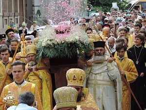 В Свято-Троицком монастыре г. Симферополя прошли  торжества ко дню памяти свт. Луки, архиеп. Симферопольского и Крымского