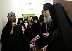 Архиепископ Сергиево-Посадский Феогност  возглавил Божественную литургию в Зачатьевском монастыре