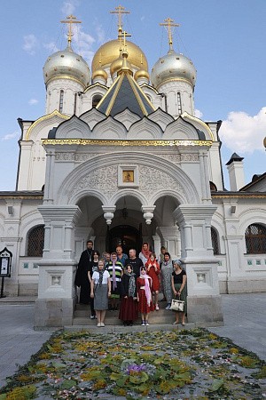 Украинские беженцы посетили московские монастыри
