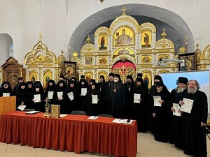 В Тихвинской епархии вручили свидетельства об окончании курсов базовой начальной богословской подготовки для монашествующих