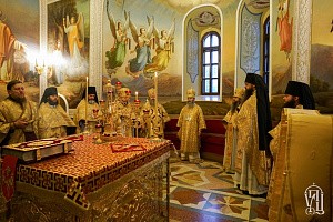 Блаженнейший митрополит Онуфрий отслужил Литургию в Киево-Печерской лавре в день ее престольного праздника