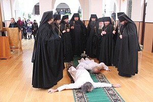 В монастыре Спаса Нерукотворного пустынь с. Клыкова Козельского района состоялся монашеский постриг