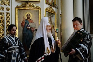 В понедельник первой седмицы Великого поста Святейший Патриарх Кирилл молился за уставным богослужением в Даниловом монастыре