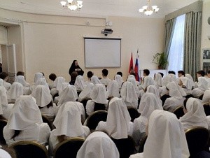 Настоятельница Марфо-Мариинской обители милосердия встретилась со студентами Свято-Димитриевского училища
