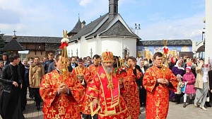 Митрополит Киевский Онуфрий совершил Литургию в Успенском Зимненском Святогорском монастыре