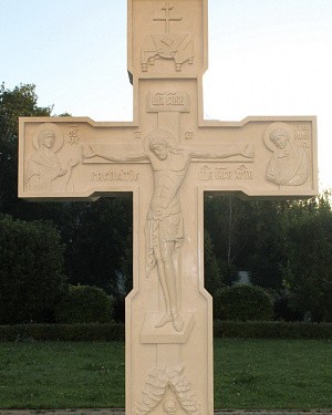 Четыре креста. Вечная память тем, кто построил обитель