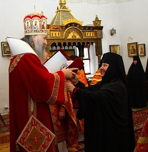Архиепископ Феогност совершил Литургию в Стефано-Махрищском монастыре и поздравил его настоятельницу с праздником Пасхи