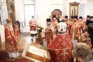 Во вторник Светлой седмицы епископ Дмитровский Феофилакт совершил Божественную литургию в Андреевском монастыре