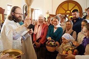 В Аносином монастыре в праздник Преображения Господня  отслужили чин освящения плодов
