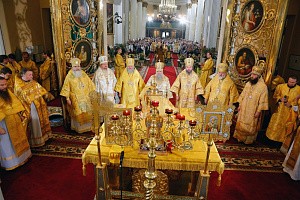 В день памяти св. Александра Невского в Александро-Невской лавре прошли торжества и крестный ход в Санкт-Петербурге