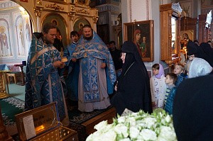В Аносином монастыре отметили 12-ю годовщину вручения наперсного креста его настоятельнице