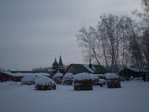 Серафимовский женский монастырь близ ж/д остановочного пункта Татьяновский 