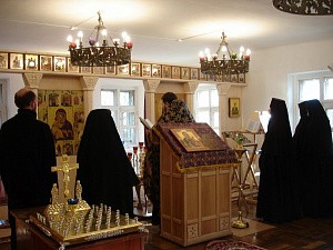 В Казанском Девичьем монастыре г. Калуги после передачи его Церкви состоялась первая Литургия