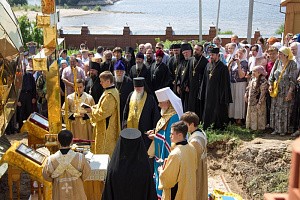 В Свято-Воскресенском монастыре г. Тольятти освящены и установлены купола
