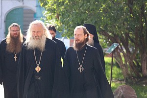 Архиепископ Феогност возглавил Литургию в Высоко-Петровском монастыре 