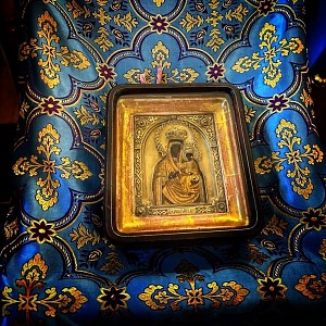 В день памяти Казанской иконы Божией Матери в колокольню бывшей Головинской обители возвращена монастырская икона XIX века