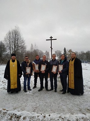 На родине основательницы Аносина Борисоглебского монастыря освящен поклонный крест