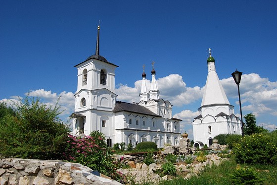 Спасо-Преображенский женский монастырь на реке Угре в городе Калуге 