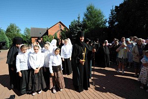 На подворье Покровского монастыря состоялся престольный праздник  в честь Казанской иконы Божией Матери