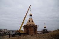 На часовню Свято-Алексиевского монастыря установлен купол с крестом