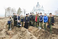 Волонтеры из Казачьей школы г. Тамбова оказали помощь Богородице-Знаменскому Сухотинскому монастырю в благоустройстве территории 
