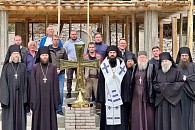 Архиепископ Пятигорский Феофилакт совершил чин освящения креста на купол надпрестольной сени Летнего храма Бештаугорской обители 