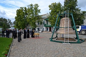 В Свято-Николаевском Верхотурском монастыре установлен колокол