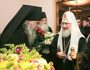 Архиепископ Феогност от лица монашествующих поздравил Святейшего Патриарха Кирилла с днем тезоименитства