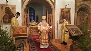 В праздник Собора Пресвятой Богородицы епископ Феофилакт  отслужил Литургию в Андреевском монастыре