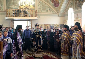Архиепископ Феогност возглавил престольный праздник в Кресто-Воздвиженском Иерусалимском монастыре