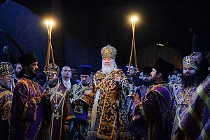 Патриарх Кирилл отслужил Всенощное бдение в Сретенском монастыре