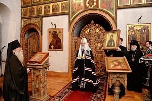 В среду первой седмицы Патриарх Кирилл совершил повечерие с чтением Великого канона в Андреевском монастыре