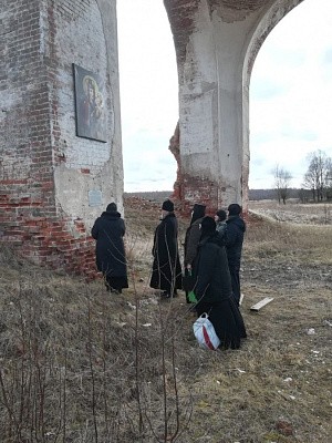Епископ Вениамин отслужил Литургию на территории бывшего Шелтомежского Шестоковского Вознесенского монастыря Рыбинской епархии