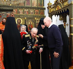 В Стефано-Махрищском монастыре поздравили с 70-летием Великой Победы прихожанина-ветерана Великой Отечественной войны