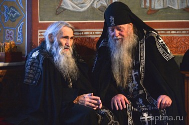 В алтаре храма Оптиной пустыни. 2014 год