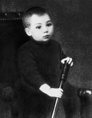 Серёжа Сахаров с архиерейским жезлом в руках. Фотография. 1889 г.